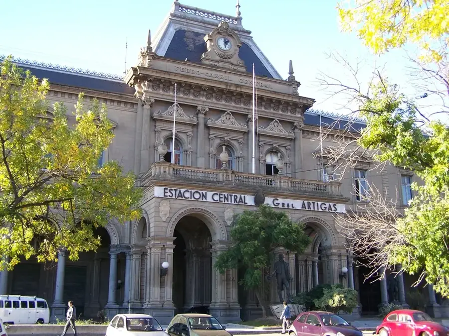 Hauptbahnhof General Artigas