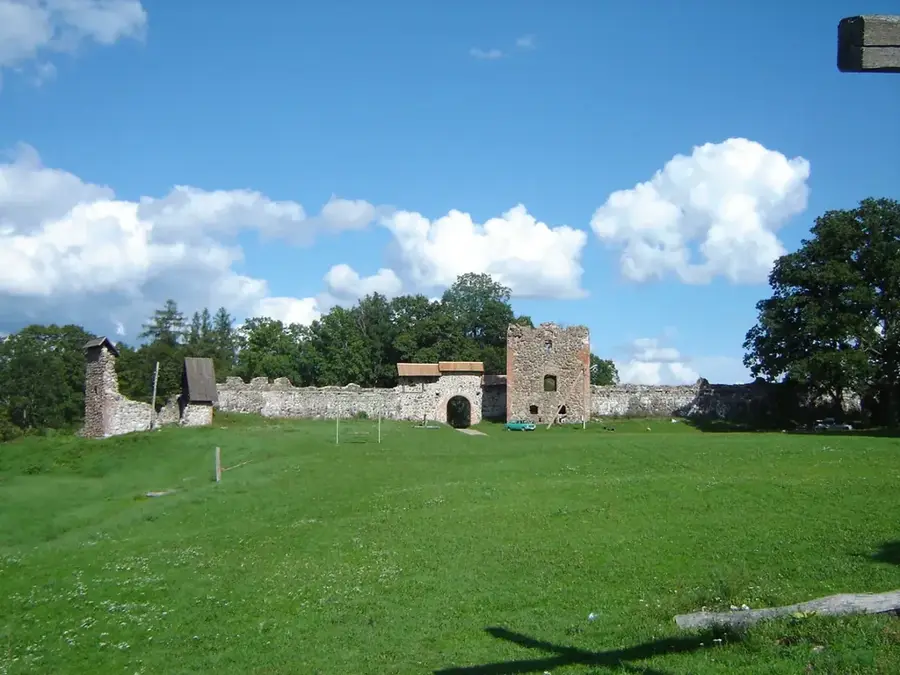 Karksi Castle Ruins — Suure-Oja Depression (Estonia)