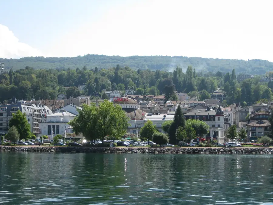 Évian-les-Bains – oraș