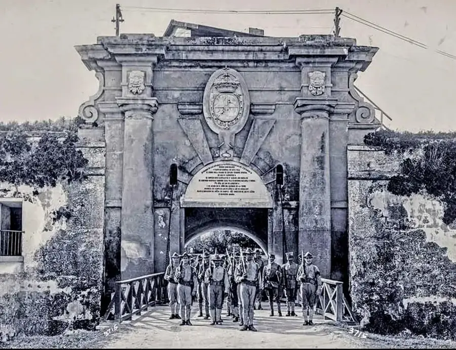 Fortaleza de la Cabaña — Parque Central (Cuba)