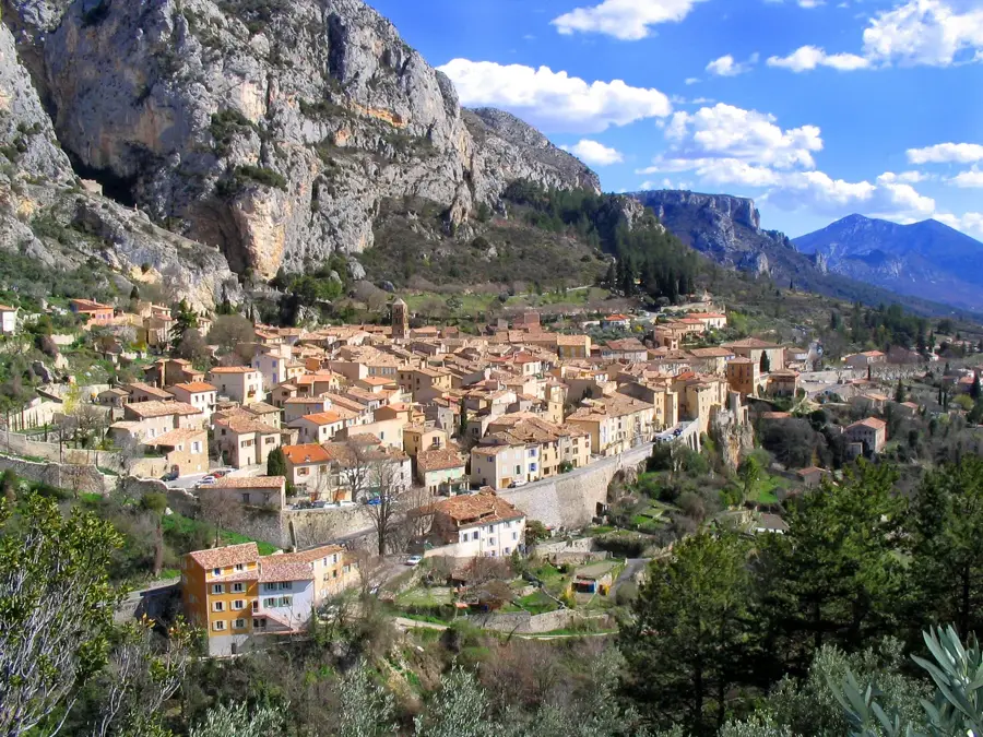 Moustiers-Sainte-Marie – obiectiv turistic