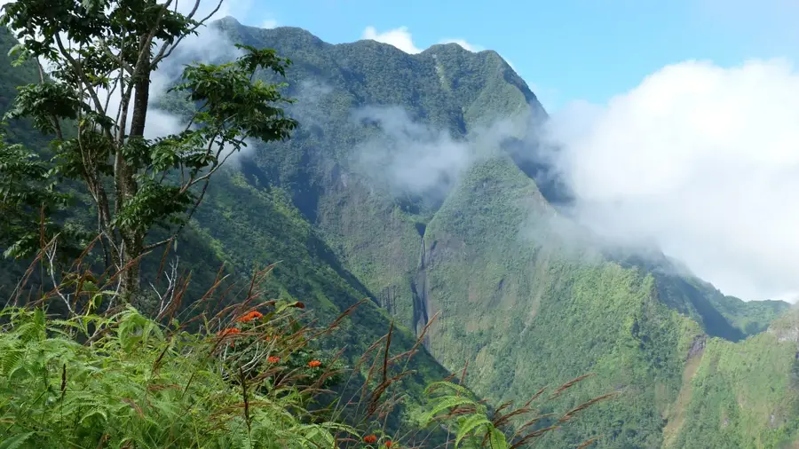 Mount Aorai — Fautaua Waterfall (French Polynesia)
