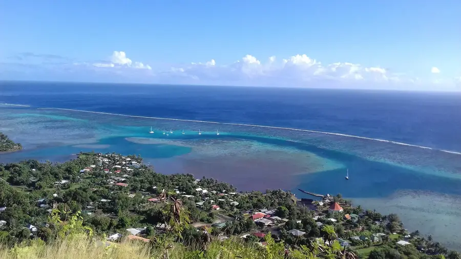Papetoai Octagonal Church — Moorea Tropical Garden (French Polynesia)