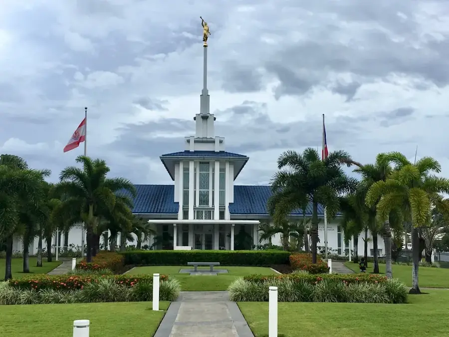 Uturoa War Memorial — Uturoa Public Library (French Polynesia)