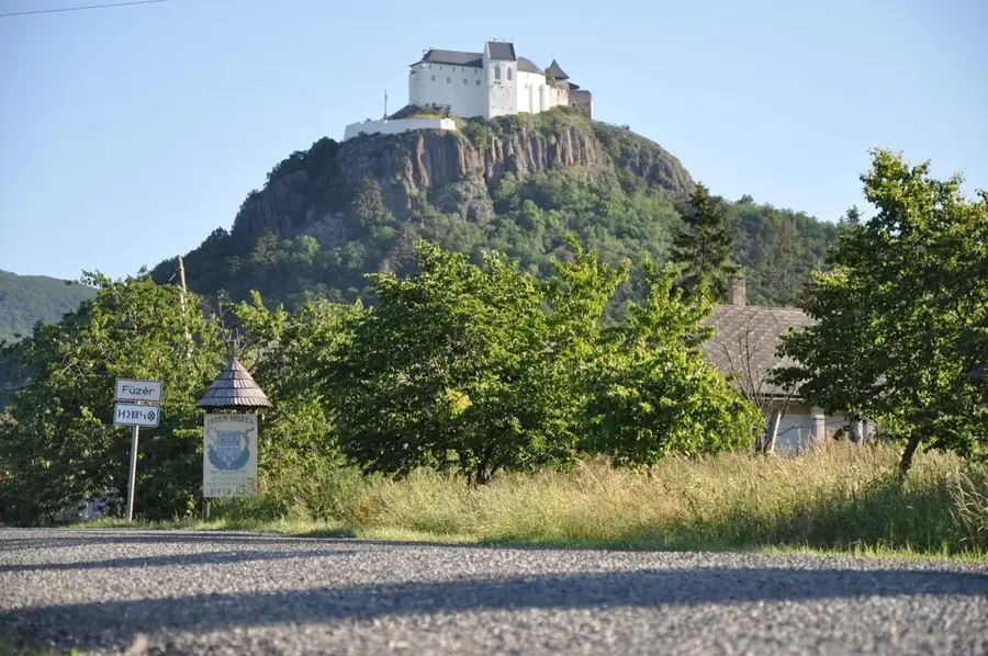Burg Füzér — Regéc (Ungarn)