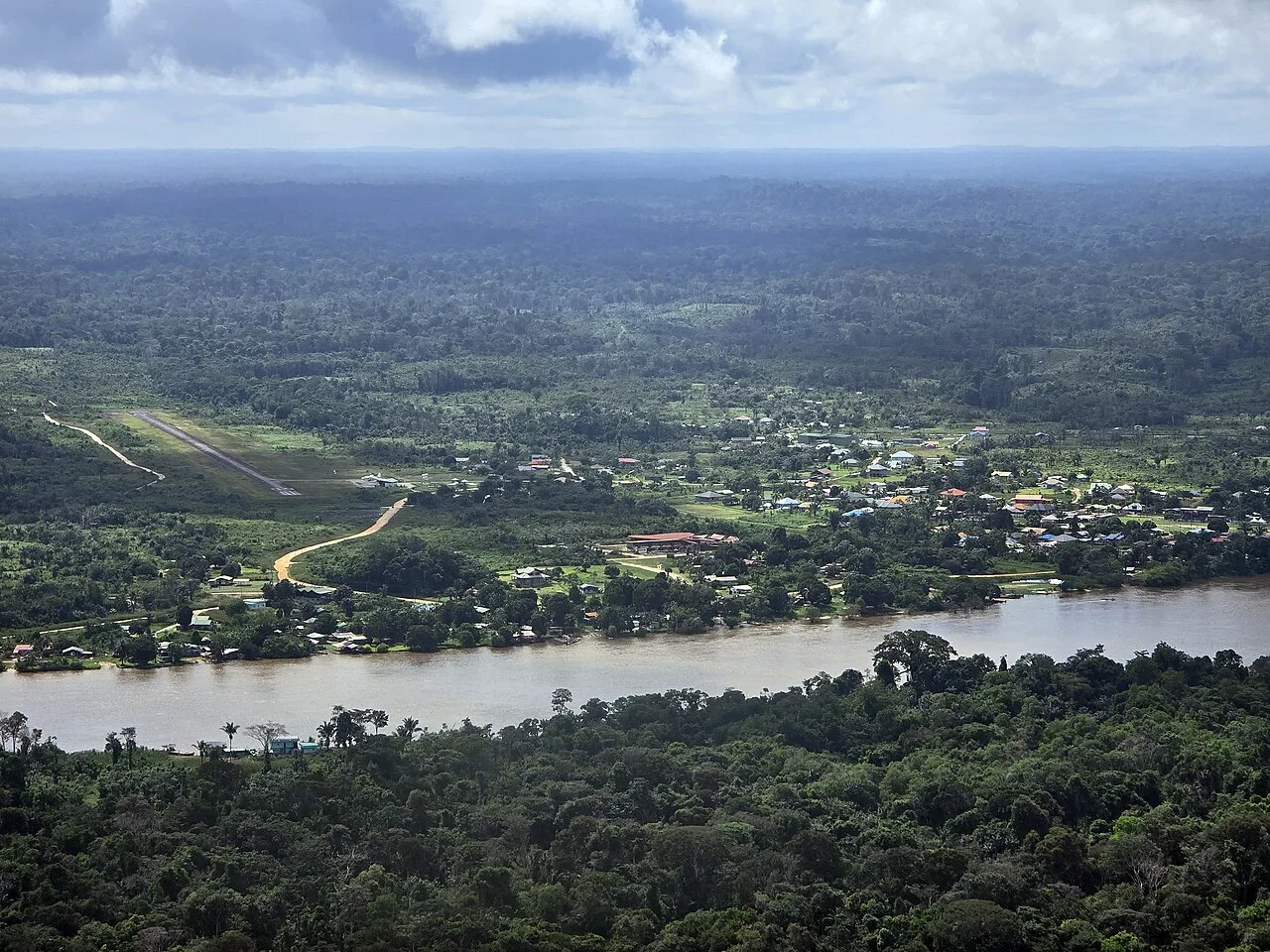 Debarcaderul Grand-Santi — Mina de Aur Merian (Suriname)