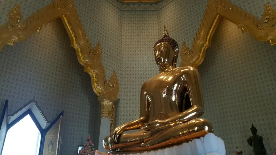 Buddha de Aur (Wat Traimit) — Monumentul Democrației (Thailanda)