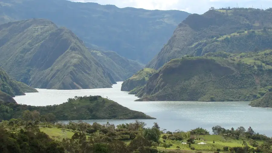 Hidrocentrala Guavio — Ráquira (Columbia)