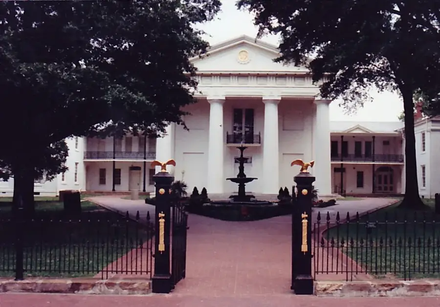 Staatshaus — Georgetown-Kenotaph (Guyana)