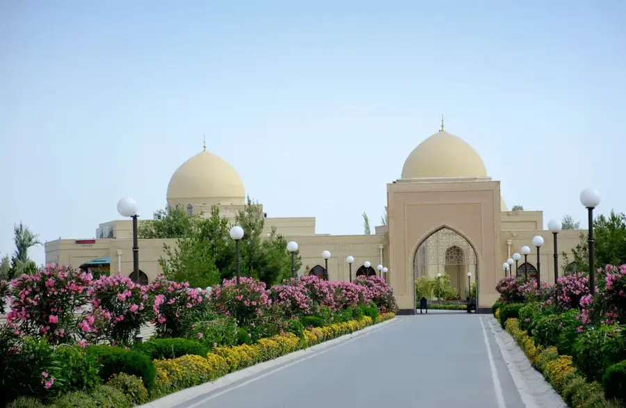 Hakim al-Termezi Mausoleum — Kugitangtau Range (Uzbekistan)