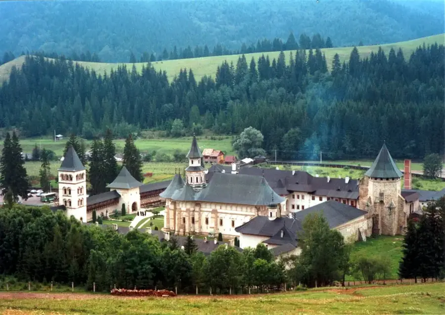 Putna Monastery — Voitinel (Romania)