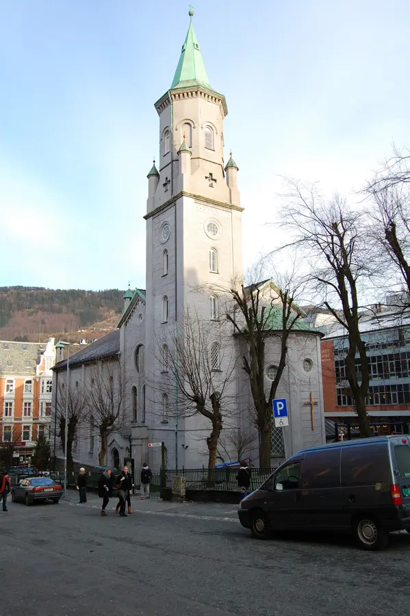 Pfarrkirche St. Laurentius — Dreischwesternhaus (Liechtenstein)