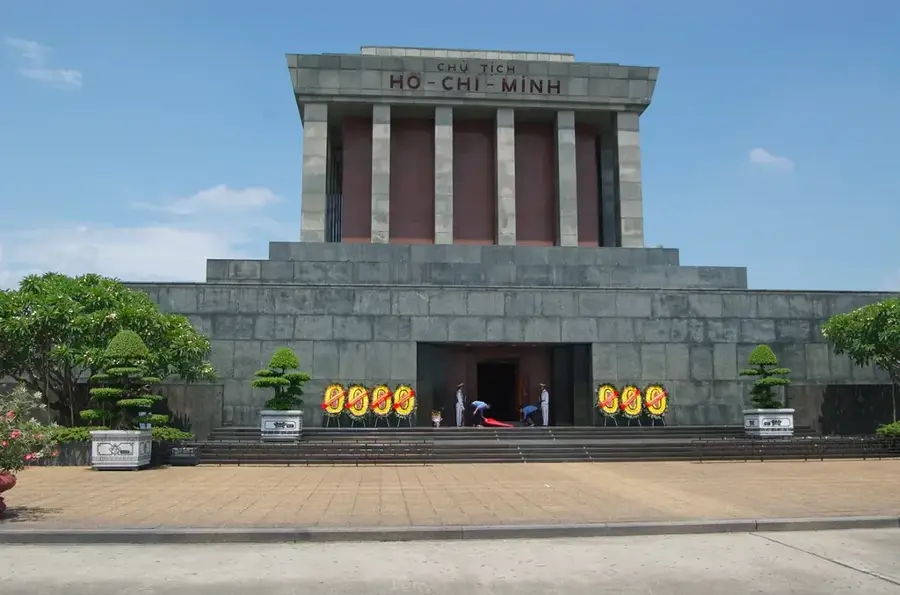 Ho-Chi-Minh-Mausoleum — Botanischer Garten Hanoi (Vietnam)
