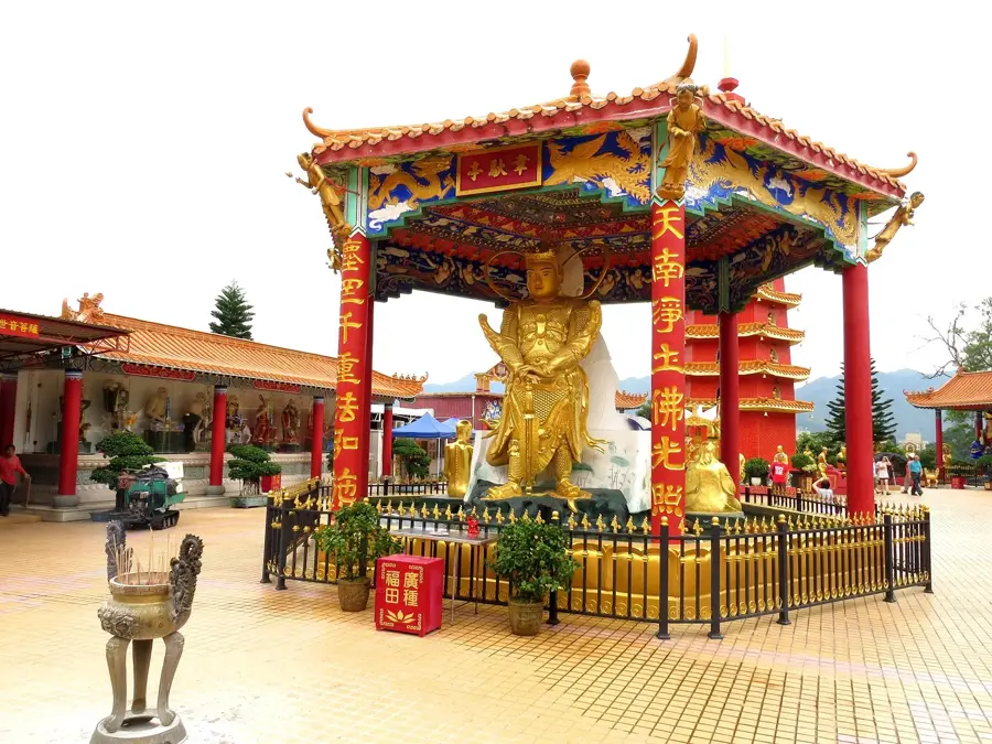 Kloster der Zehntausend Buddhas