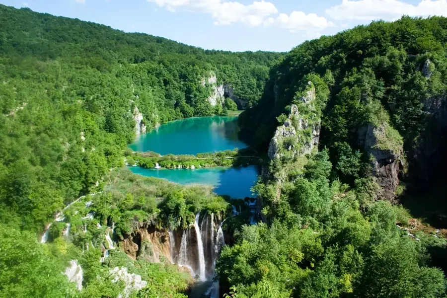 Parcul Național Lacurile Plitvice — Ruinele din Baraqish (Yemen)