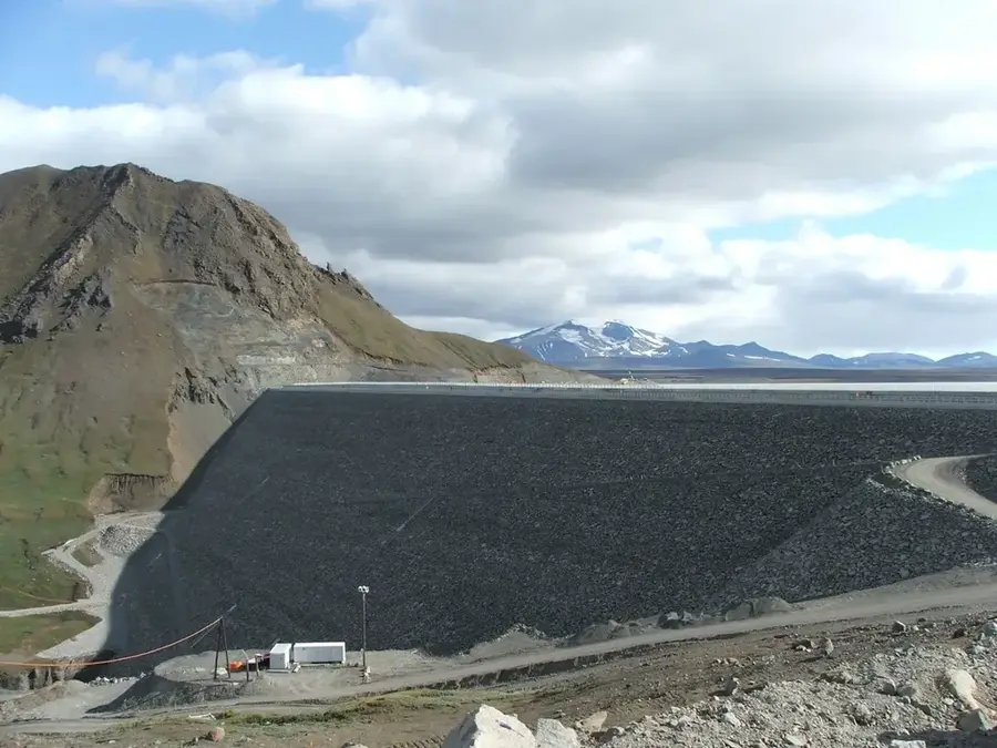 Centrala hidroelectrică Kárahnjúkar — Fáskrúðsfjörður (Islanda)
