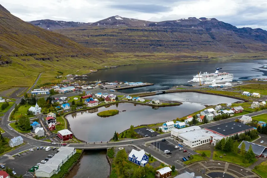 Biserica Albastră din Seyðisfjörður — Fáskrúðsfjörður (Islanda)