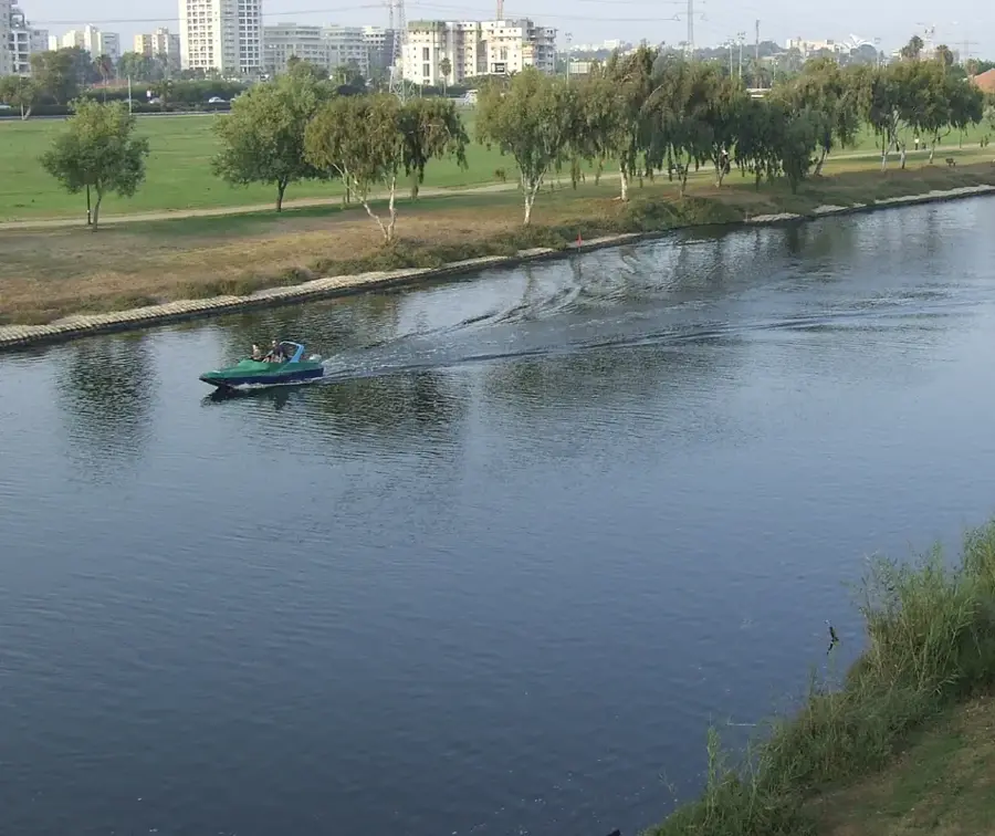 Jarkon folyó — Holon (Izrael)