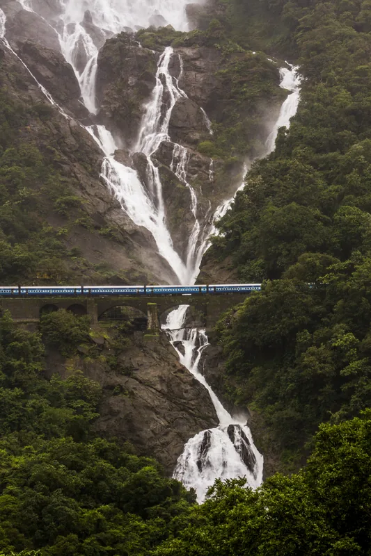Dudhsagar-Wasserfälle