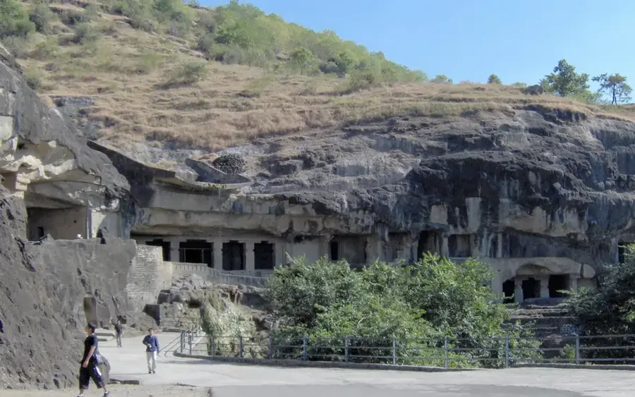 Peșterile Ellora — Bhatye (India)
