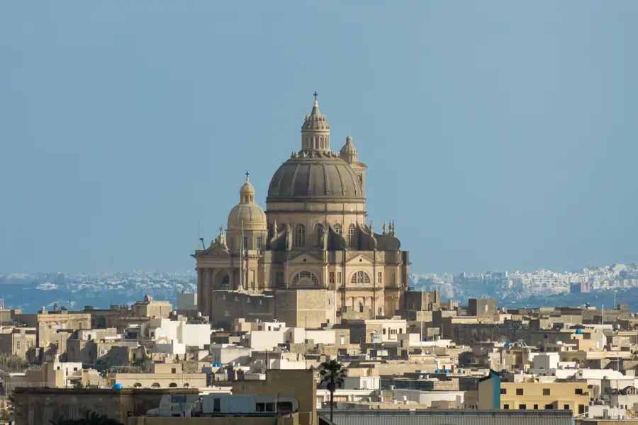 Xewkija Industriegebiet (Gozo) — Ramla Bay (Malta)