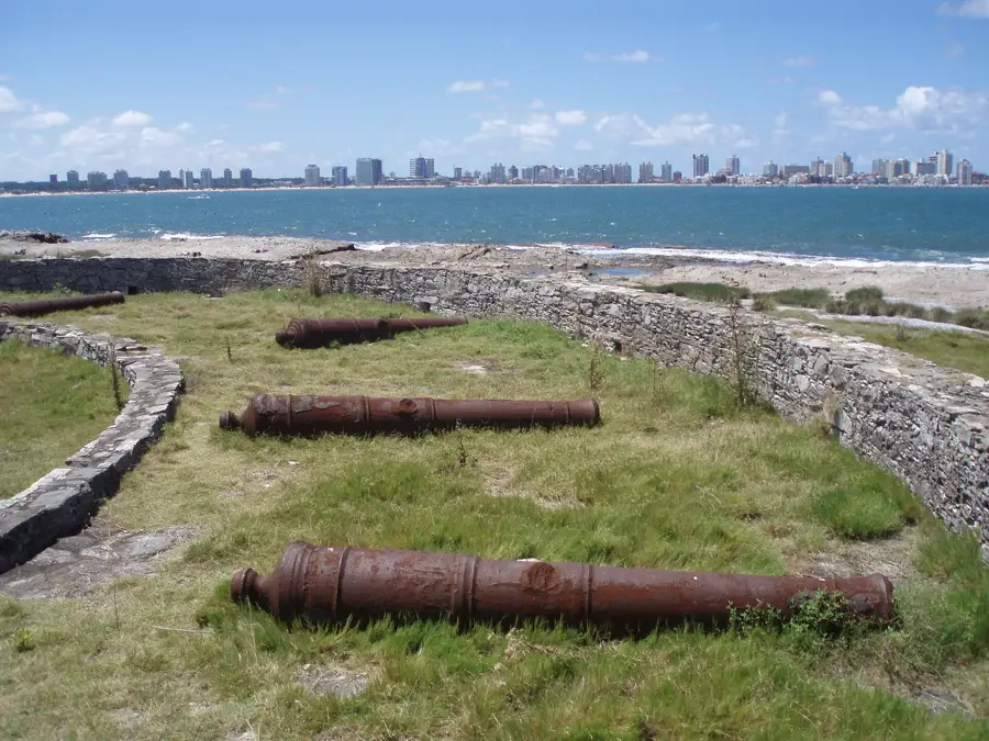 Gorriti Island — Dragons Barracks (Uruguay)