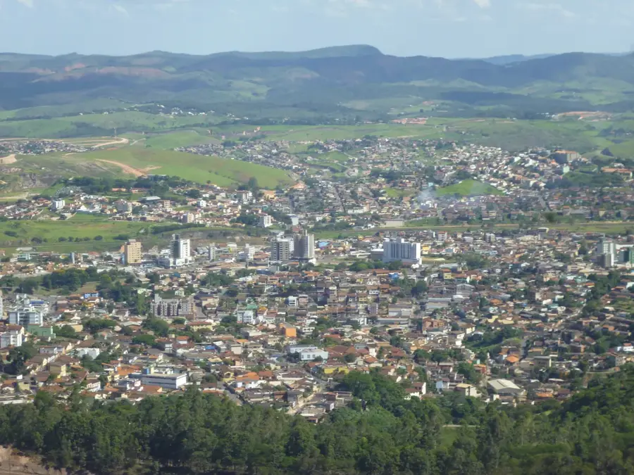 Eisenerzmine Itabira — Mineirão-Stadion (Brasilien)
