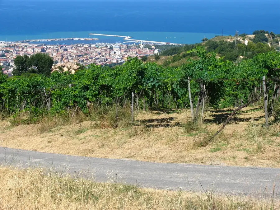 San Benedetto del Tronto — Pietraperla (Italien)