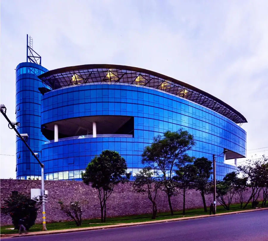 I&M Bank Tower — Macmillan Memorial Library (Kenia)