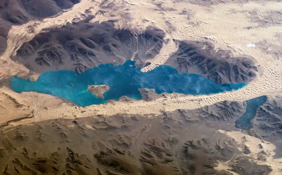 Khar Lake (Zavkhan)
