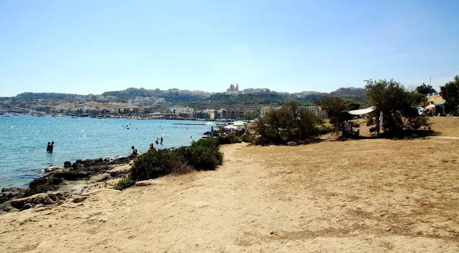 Hüpfburgen in der Ghadira Bucht — Korallenlagune (Malta) (Malta)