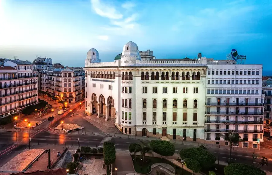 Hauptpostamt von Algier — Oper von Algier (Algerien)