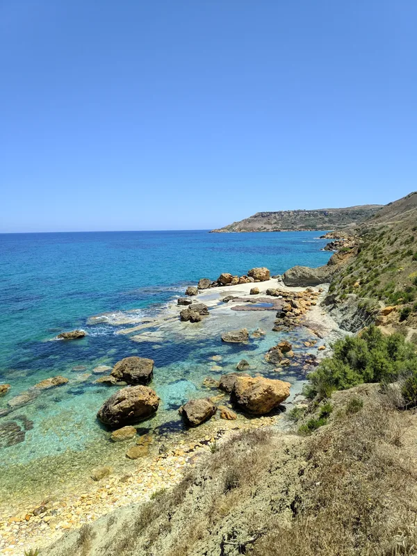 Stâncile Għajn Barrani (Gozo) — Peștera Tal-Mixta (Gozo) (Malta)