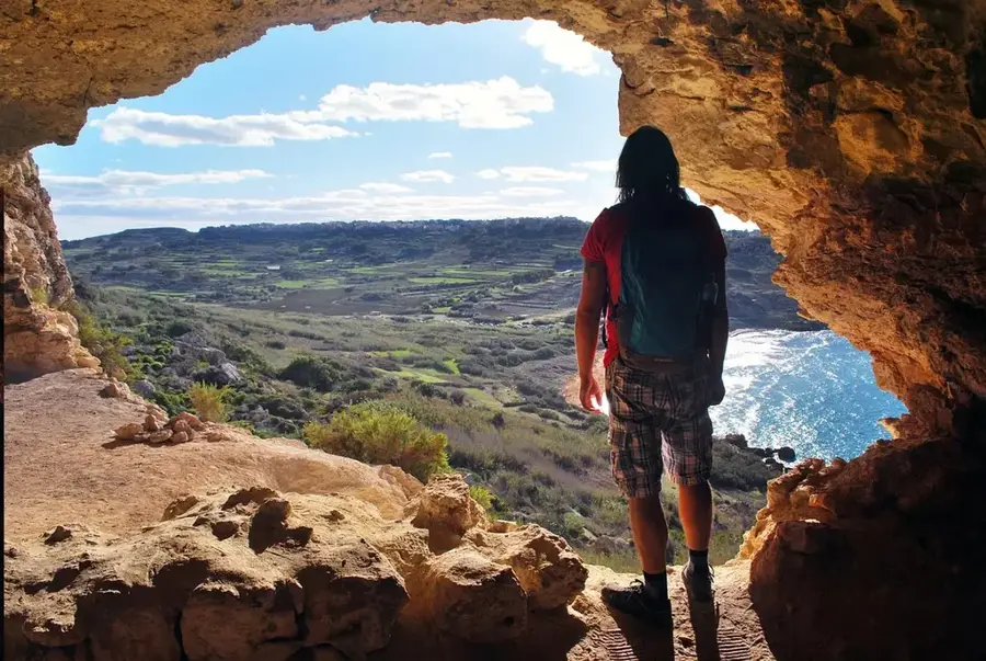 Golful Ramla (Gozo) — Peștera Tal-Mixta (Gozo) (Malta)