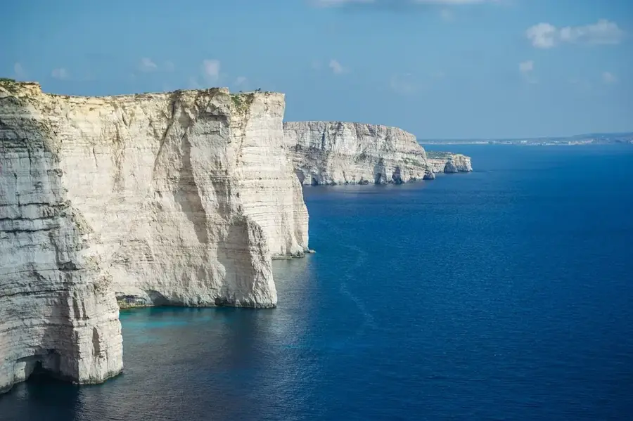 Stâncile Sanap (Gozo) — Peștera Tal-Mixta (Gozo) (Malta)