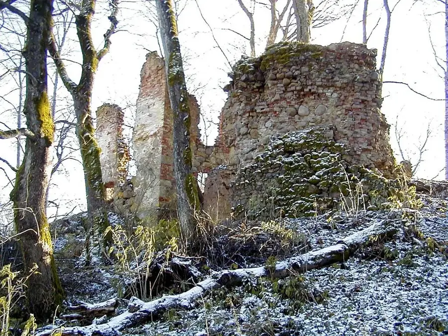 Embūte Castle Ruins