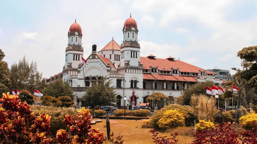 Lawang Sewu — Merapi vulkán (Indonézia)