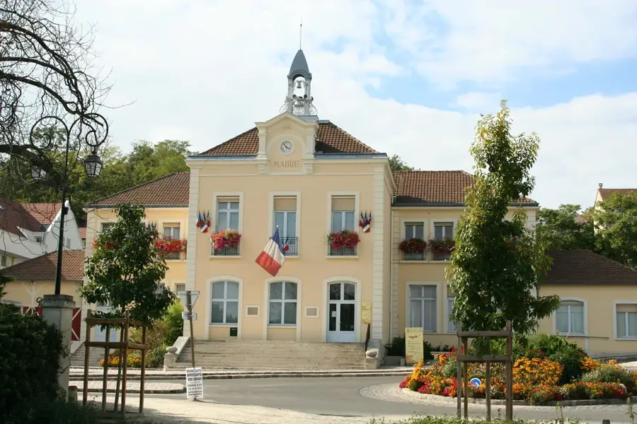 Le Mesnil-le-Roi – oraș