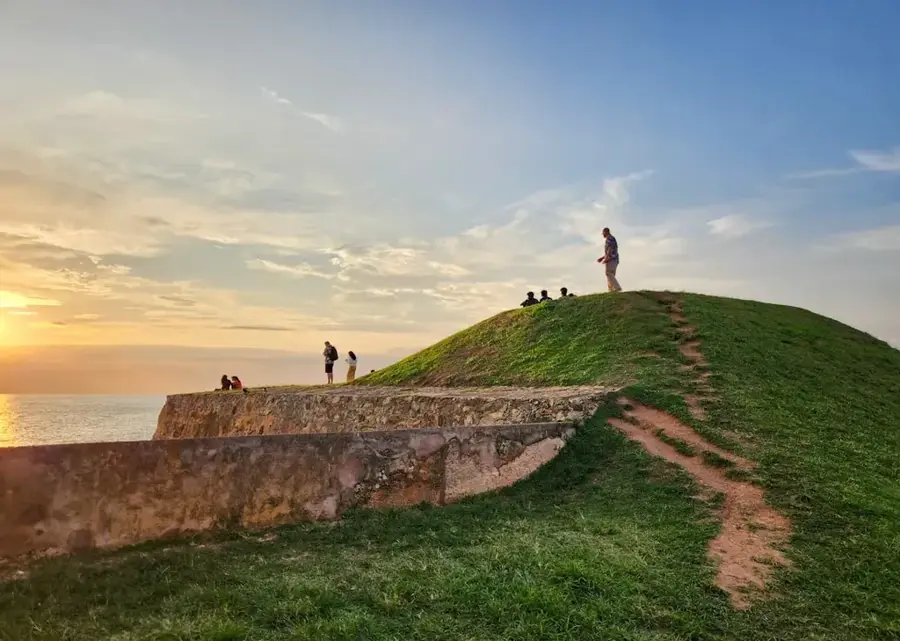 Ginučiai Hill Fort — Port of Bandar Lengeh (Iran)
