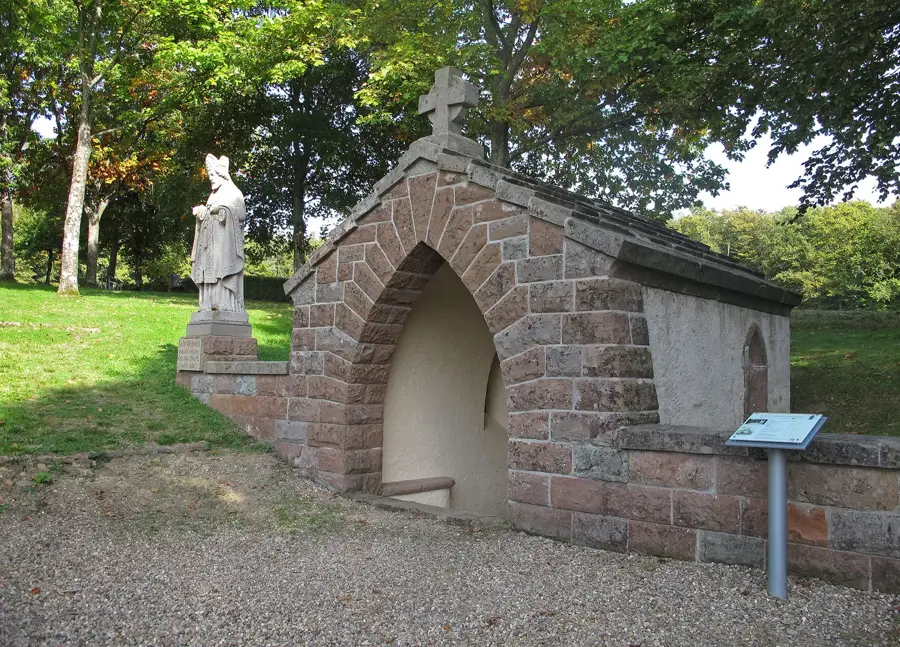 Motte von Brouch — Saeul (Luxemburg)