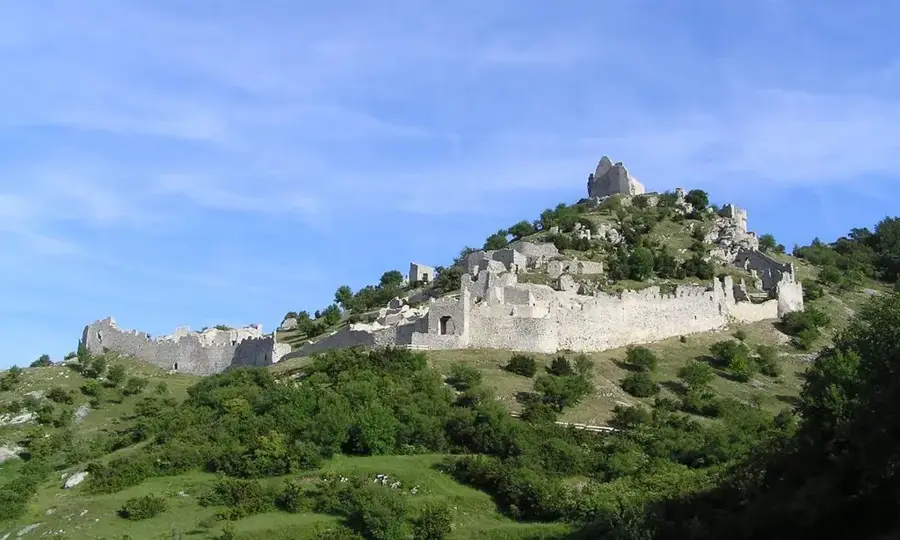 Burgruine Mont Saint-Jean — Kayl (Luxemburg)