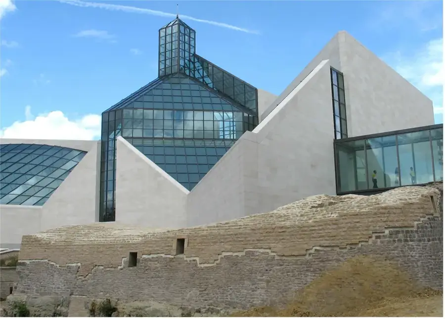 Mudam Luxemburg — Rezervația Naturală Kuebebierg (Luxemburg)