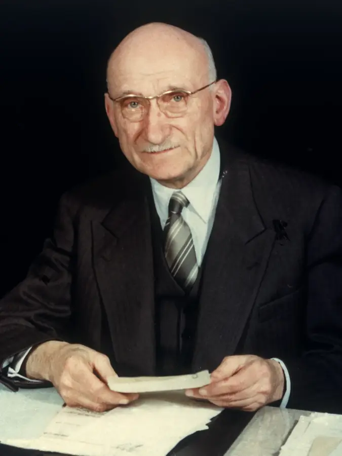 Clădirea Robert Schuman — Rezervația Naturală Kuebebierg (Luxemburg)