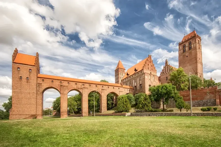 Araiši Lake Castle