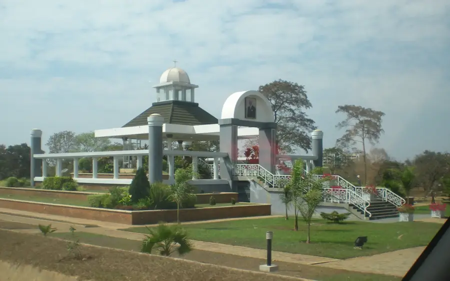 Kamuzu Memorial Statue — Lilongwe Nature Sanctuary (Malawi)