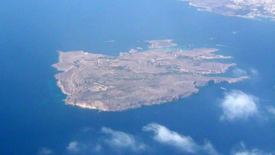 Comino — Buġibba (Malta)