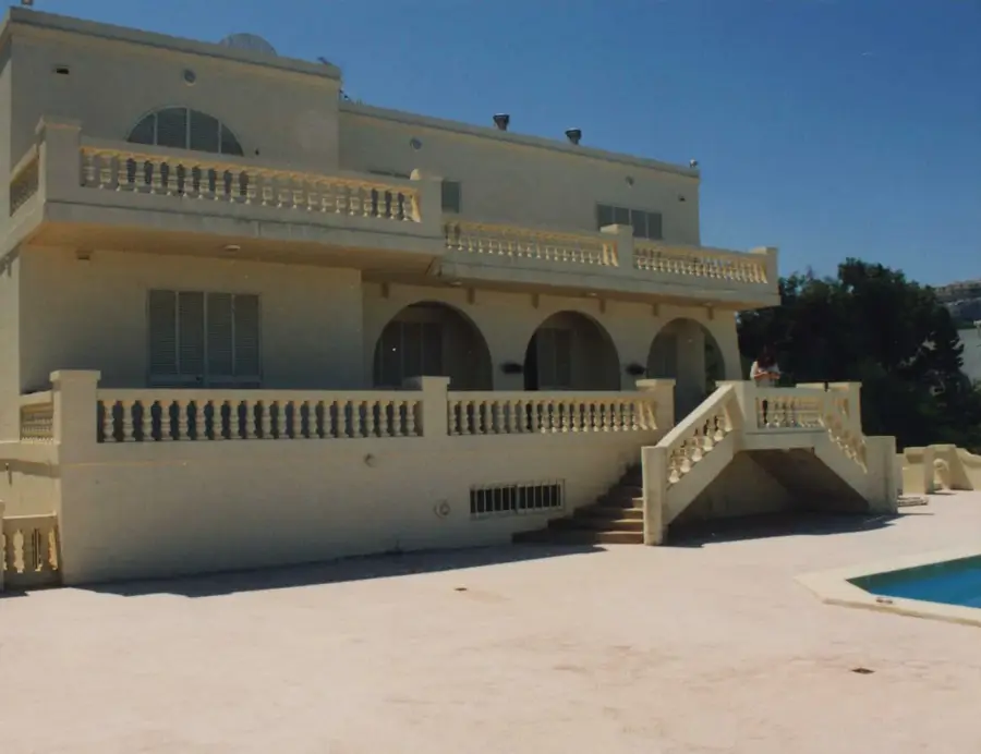 Il-Qortin Kamm — Buġibba (Malta)