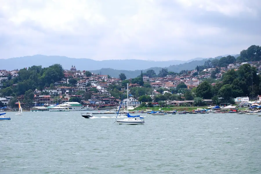 Valle de Bravo — Bernal (Mexico)