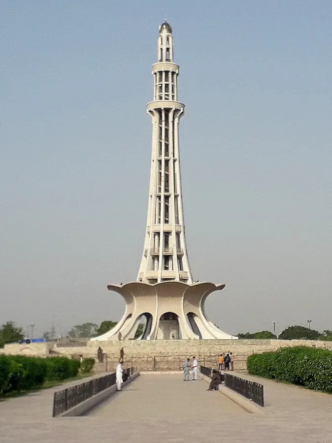 Minar-e-Pakisztán — Bagh-e-Jinnah (Pakisztán)