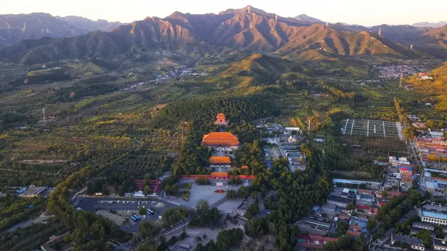 Ming-Gräber — Sommerpalast (China)